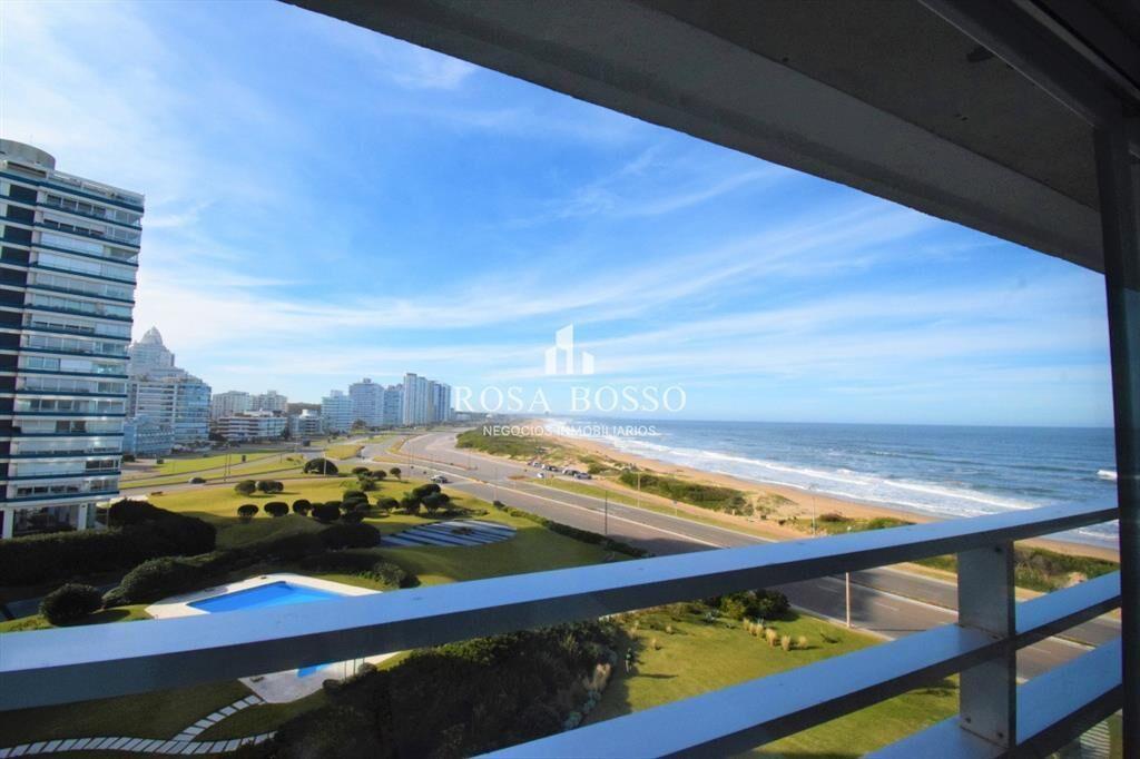 Hermoso apto para la venta frente al mar.