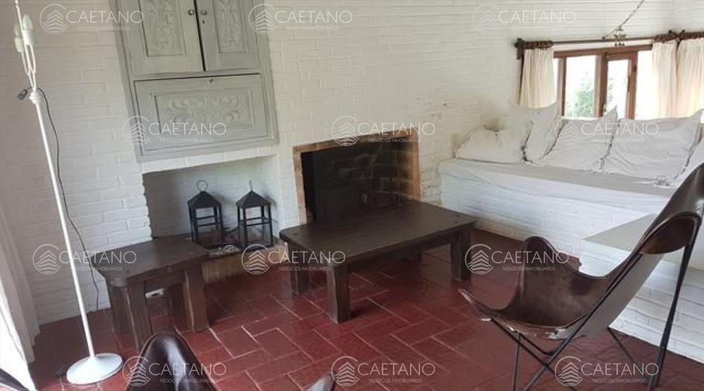 Venta de casa de 2 dormitorios y dependencia de
