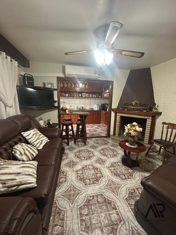 Casa en venta c/ cochera en Artigas