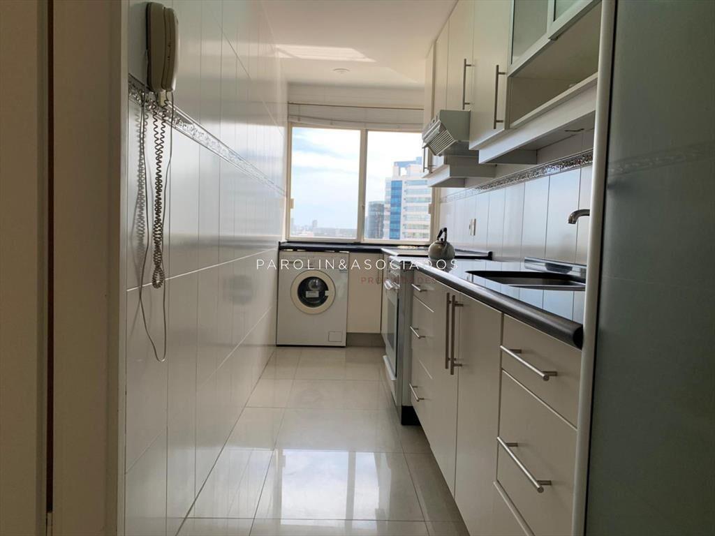 Apartamento en venta de 3 dormitorios en Center,