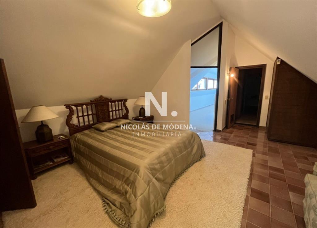 Vende casa de 7 dormitorios, en la Mansa Punta