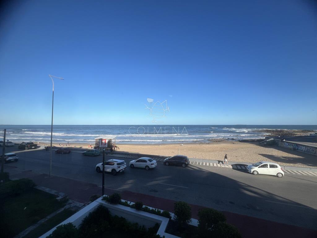 EXCELENTE OPORTUNIDAD! Apartamento de 3 frente al