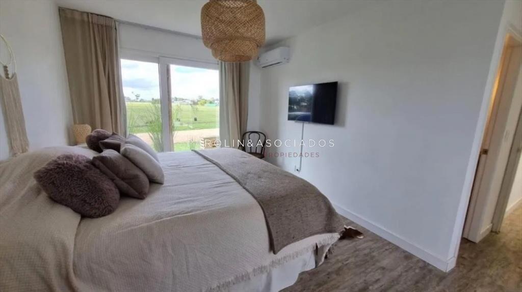 Hermosa casa en venta en barrio privado El Punta