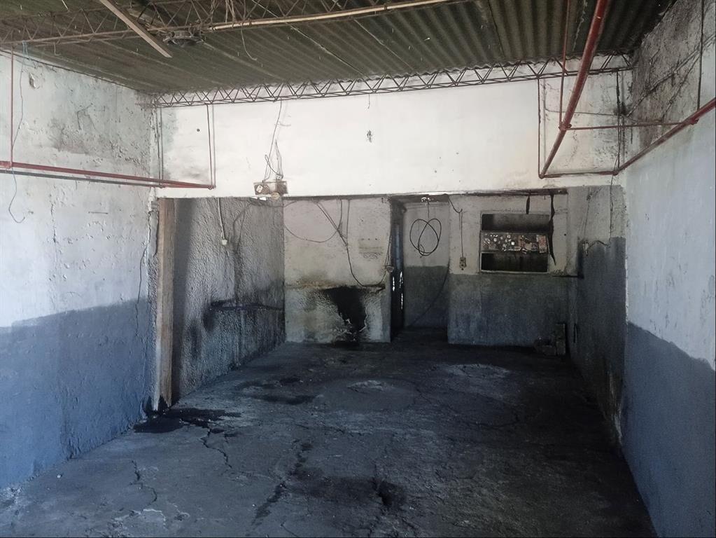 Dos locales comerciales y casa sobre Avda. Garzón
