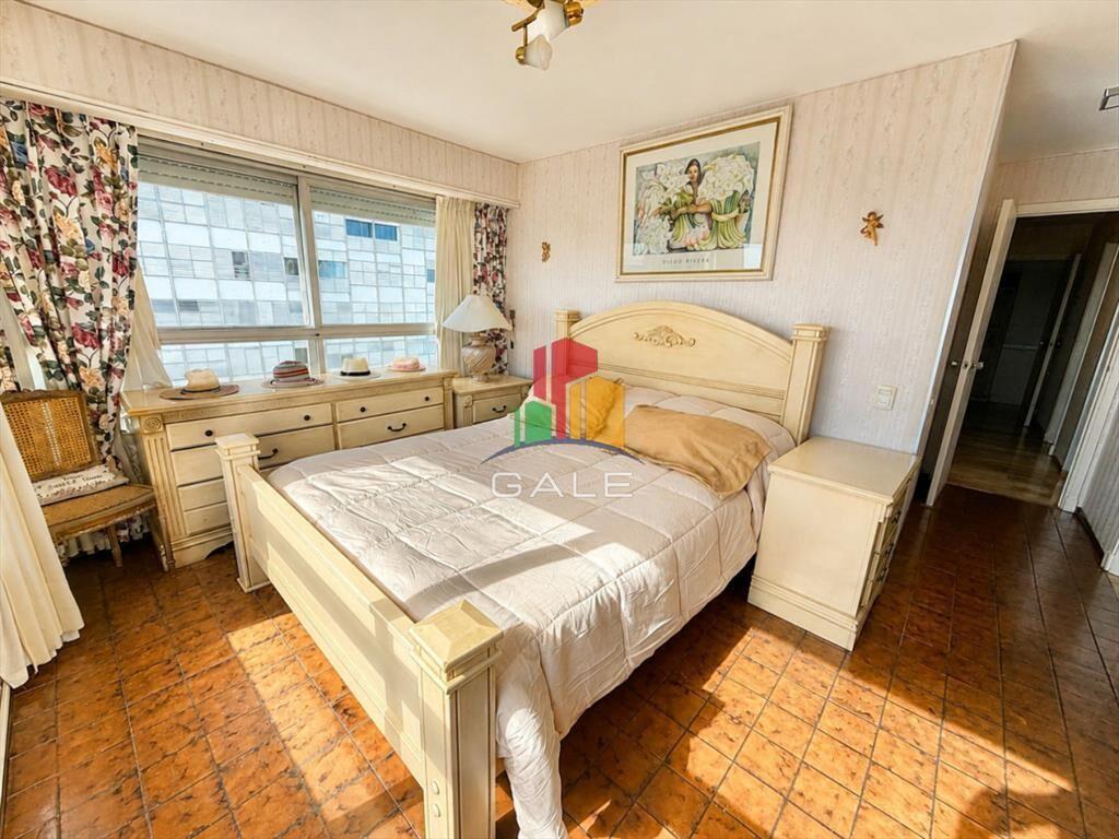 Vende Apartamento en Península - Punta del Este de 3 dormi