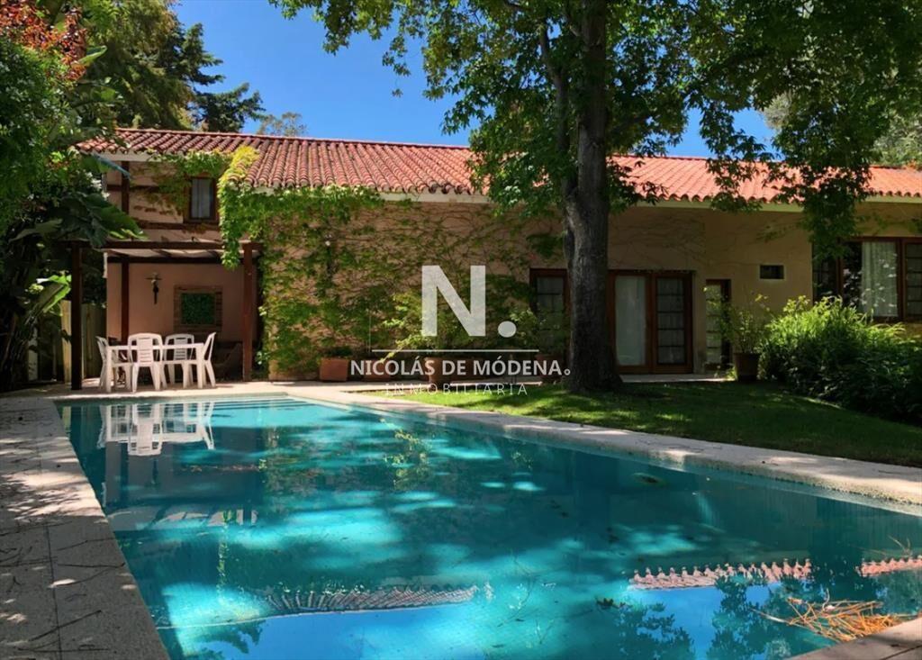 Chalet de 3 suites + dependencia en venta, Zona