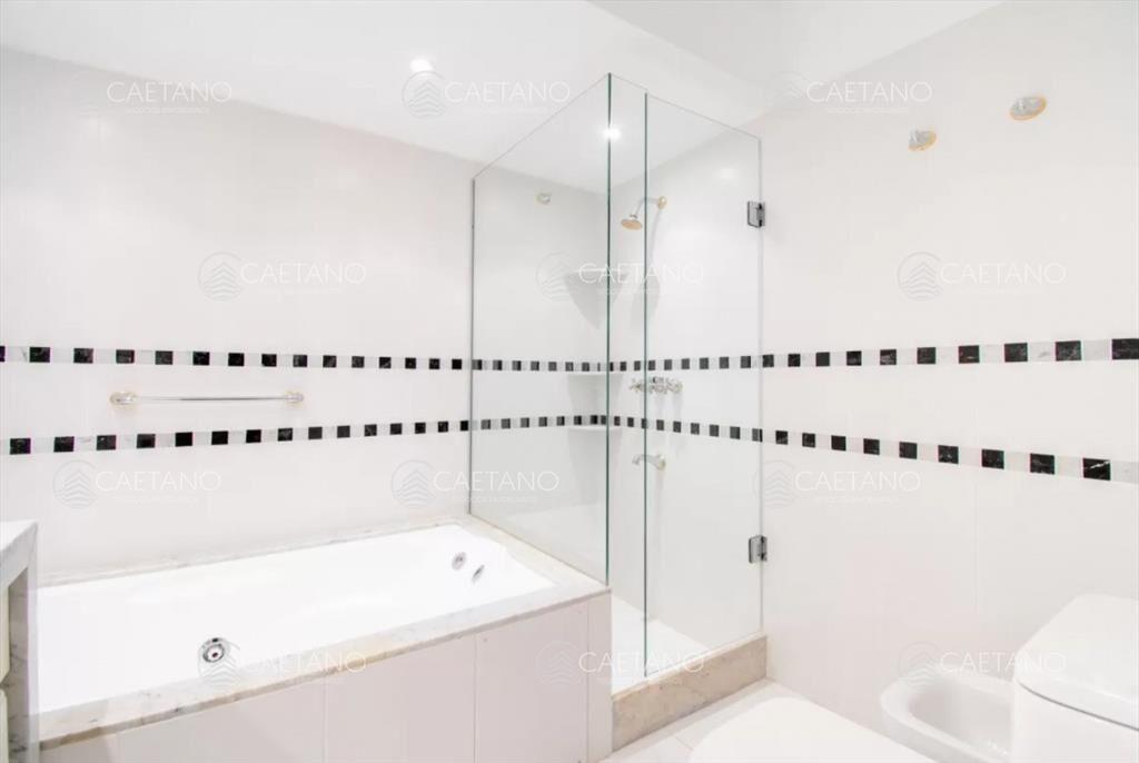 Venta duplex 4 dormitorios playa brava Punta del