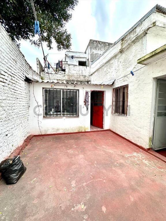 Venta/Casa La Comercial/3-4 dormitorios/1 baño/2 toilete/...