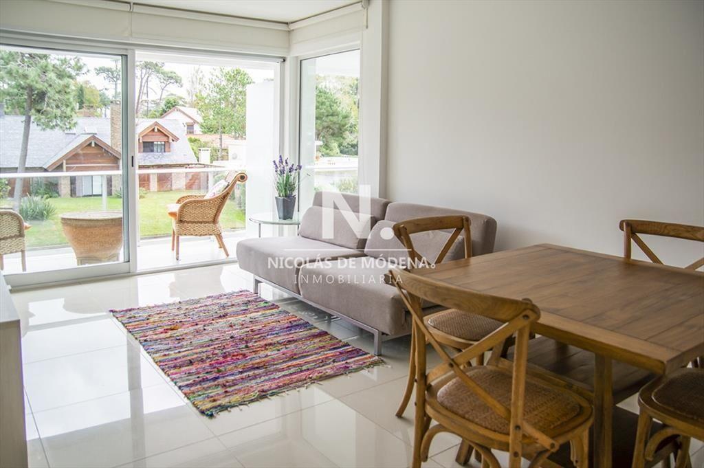 Departamento de 1 dormitorio en playa Mansa. DEL