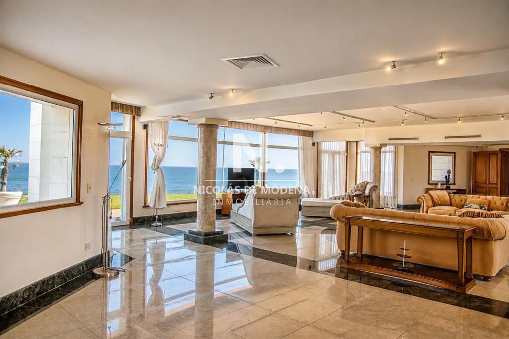 Espectacular Mansion frente al mar, Playa Mansa.