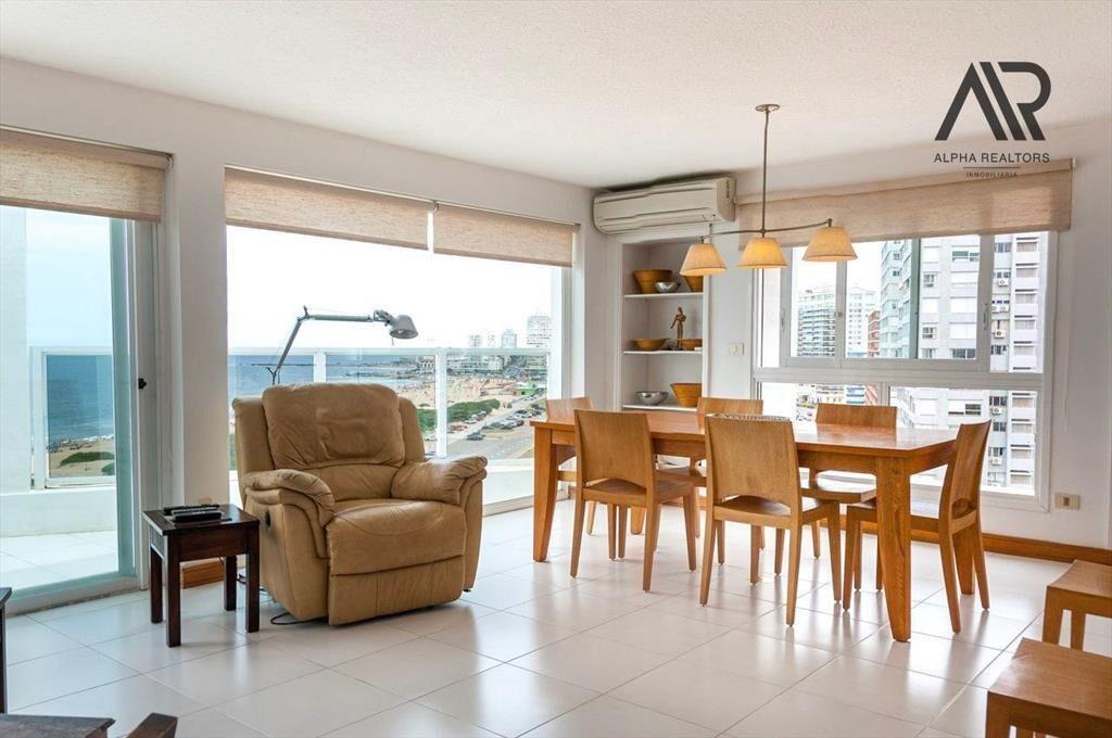 Apartamento en venta c/ cochera en Playa Brava
