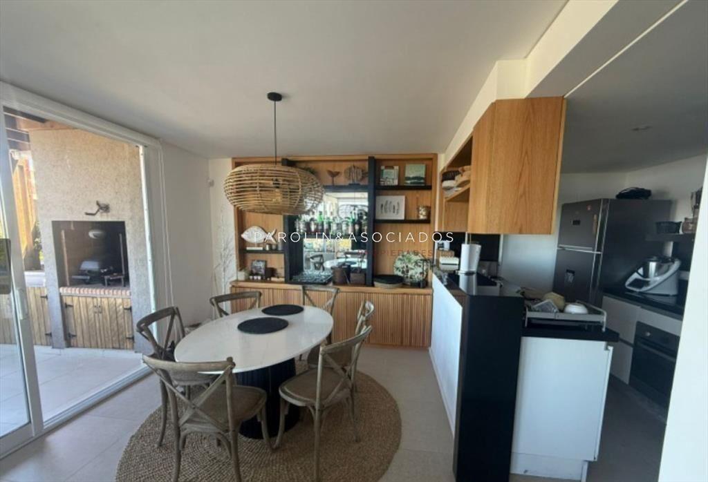 Departamento  en Venta de 3 Dormitorios de la al