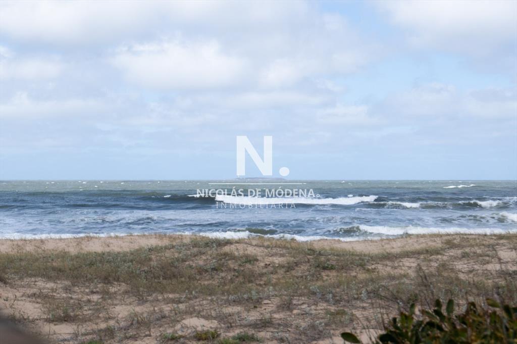 Alquila departamento en Brava, Punta del Este de 4 dormitor
