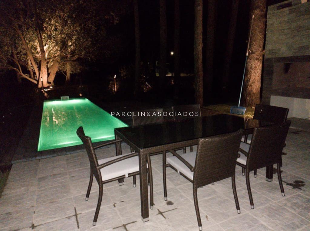 Casa en venta de 4 dormitorios en barrio privado
