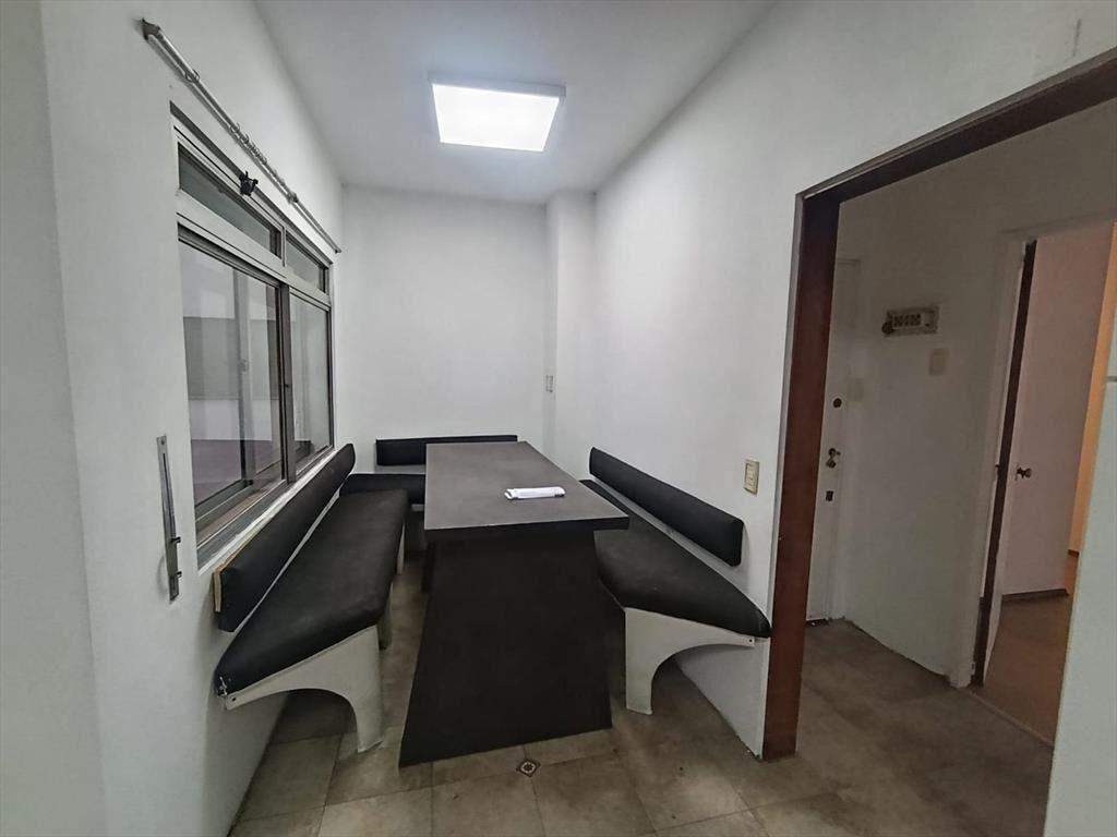 Rambla Pocitos, reciclado, 243 m2, 3 dormitorios, servicio