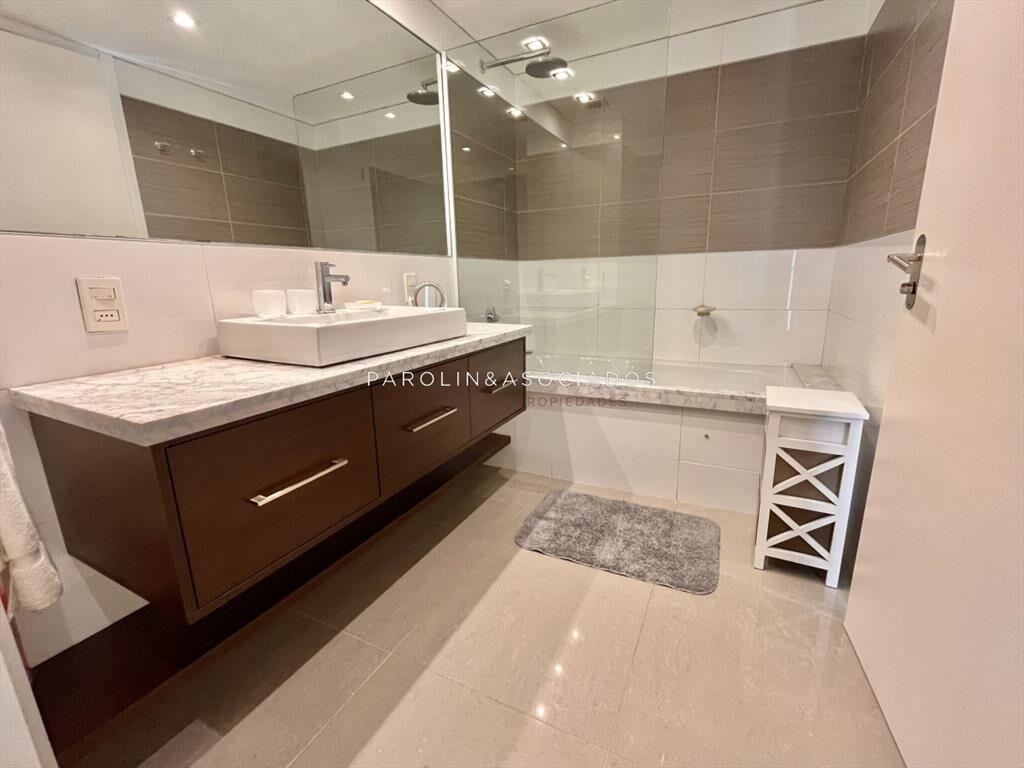 Penthouse de 4 suites en Torre One, Punta del