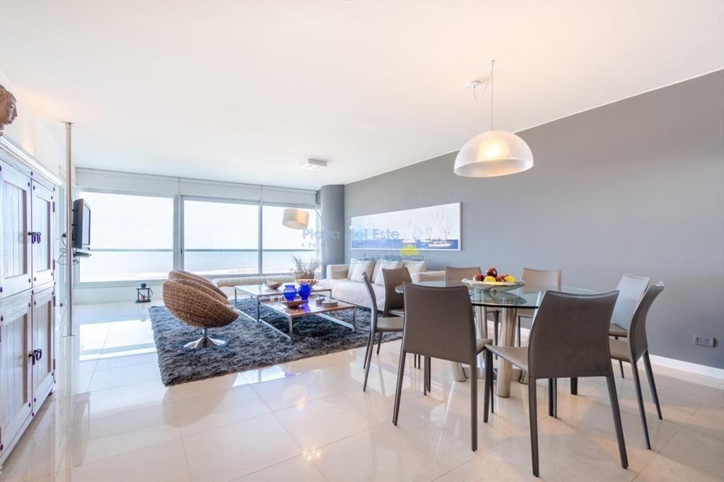 Moderno Apartamento sobre playa Brava en torre Le