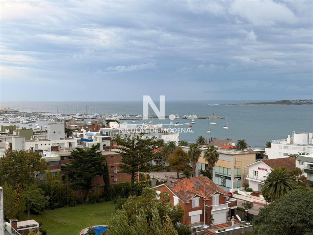 Apartamento en peninsula con vistas hacia la del