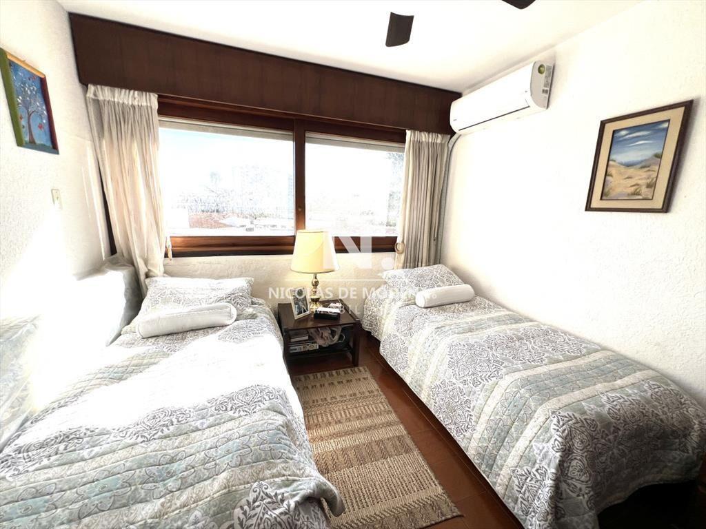 apartamento en venta en playa mansa, dos dos