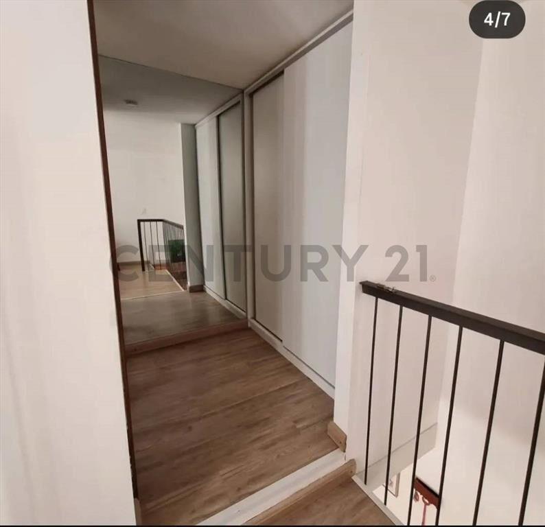 Apartamento Duplex , PARRILLERO y PATIO en Parque RODO