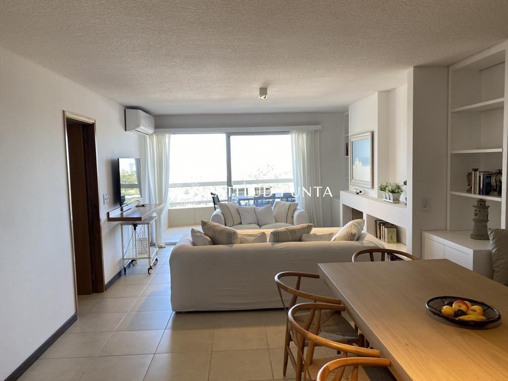 Apartamento en Roosevelt, 3 dormitorios más