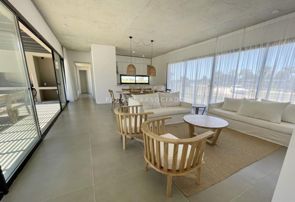 Casa de 4 dormitorios en venta en Pueblo Mio, del