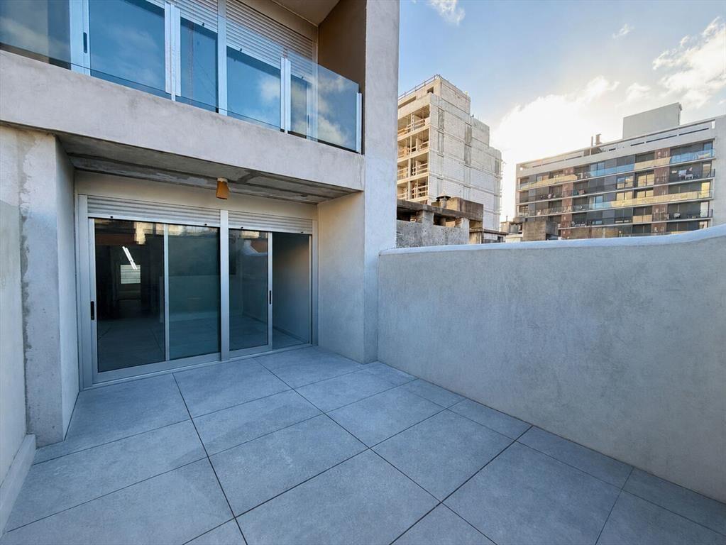 Venta apartamento 1 dormitorio con patio en Cordón a estren