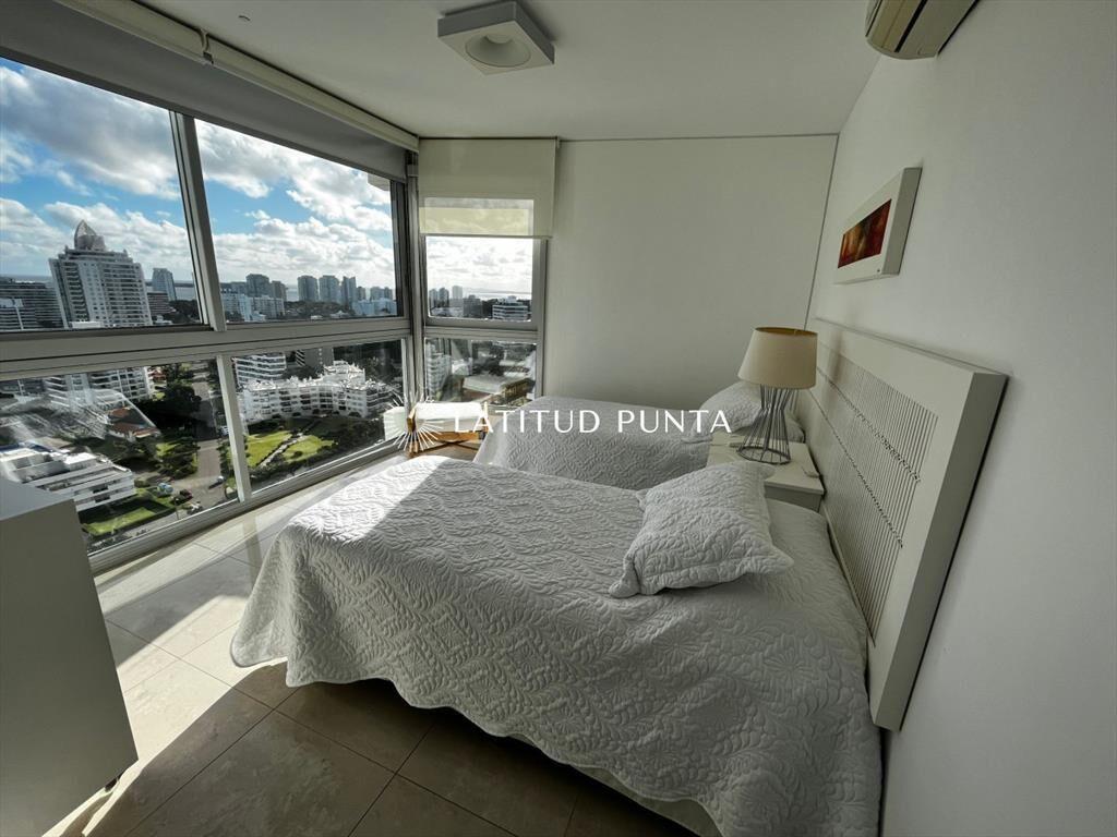Apartamento en Le Parc, piso alto, 3 suites más