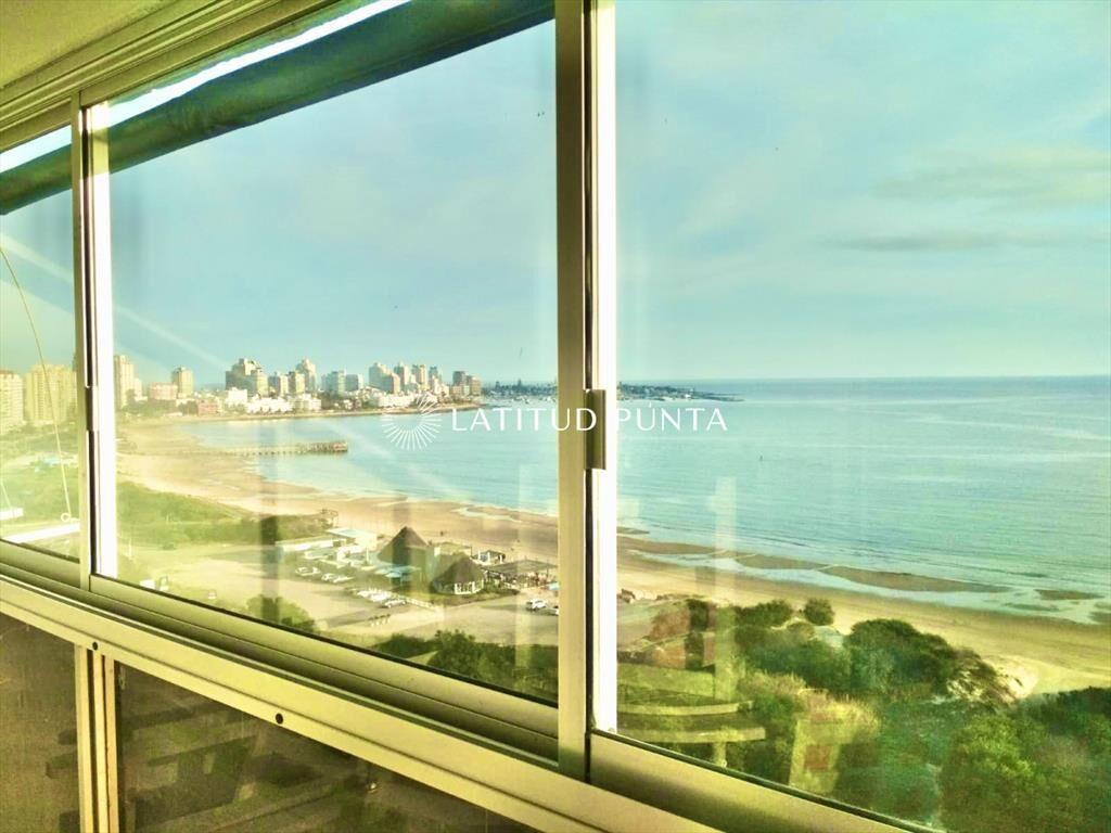 Apartamento en Tequendama, 3 dormitorios más dependencia