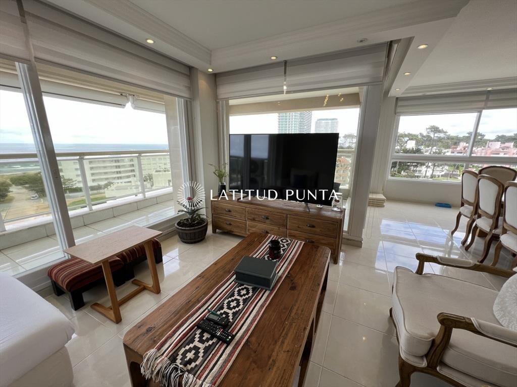 Apartamento en Mansa, 3 suites más dependencia