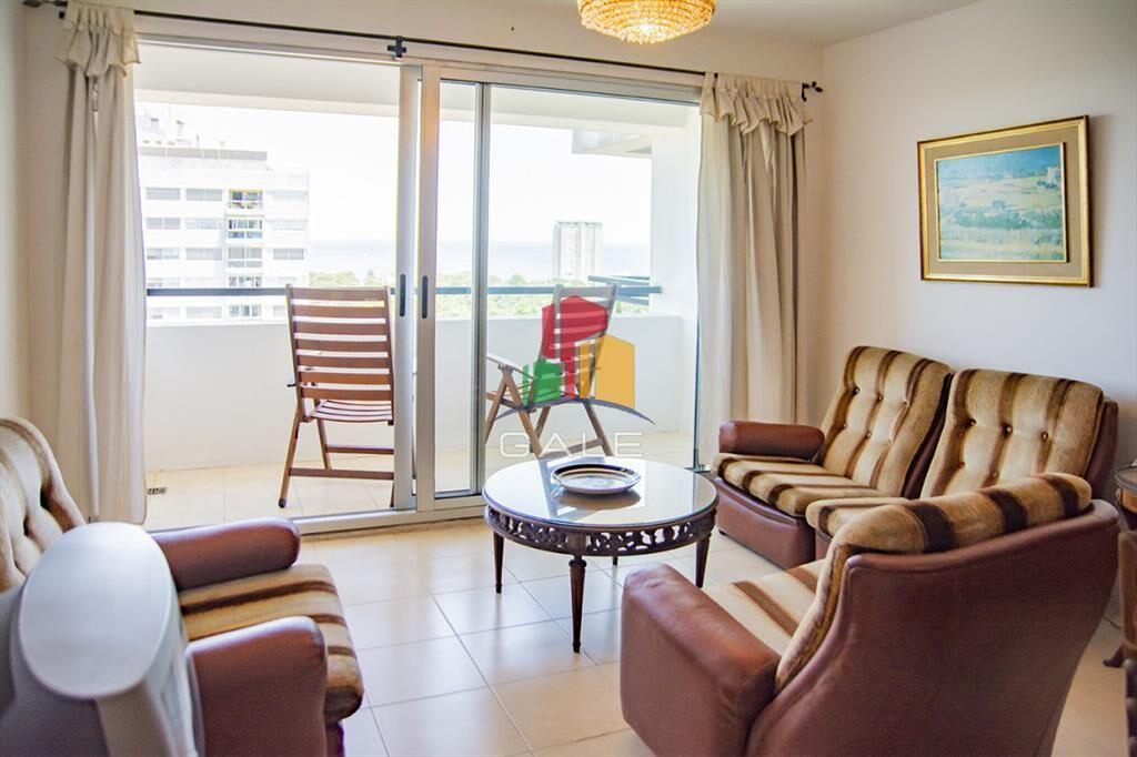Vende apto de 2 dormitorios con vista al mar en