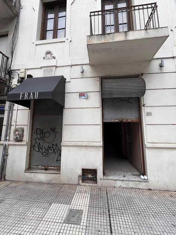 Alzaibar y Peatonal Sarandi, 80 m2, 5 mts de frente , recic