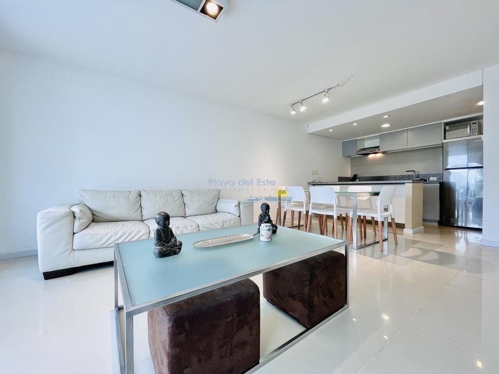 Moderno Apartamento de 2 Dormitorios sobre a de