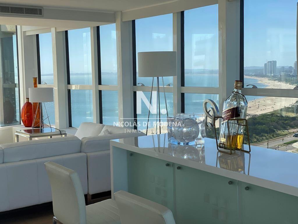 En venta impecable apartamento Penthouse frente