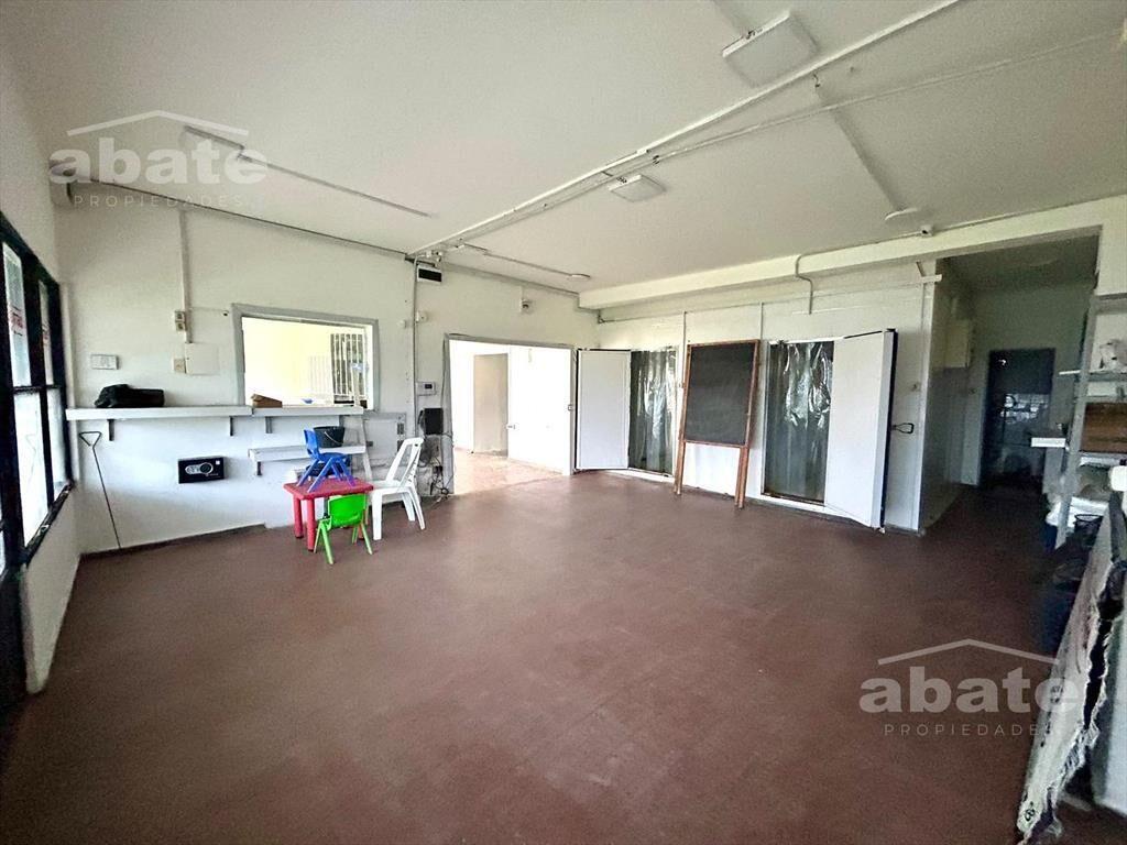 Alquiler de Excelente local comercial sobre Cno Carrasco y