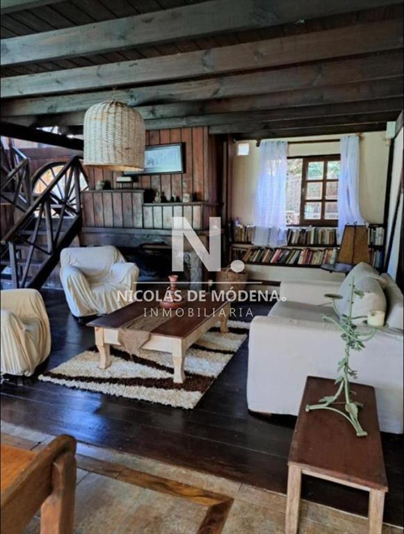 Vende casa a media cuadra del mar de 3 Pinares,