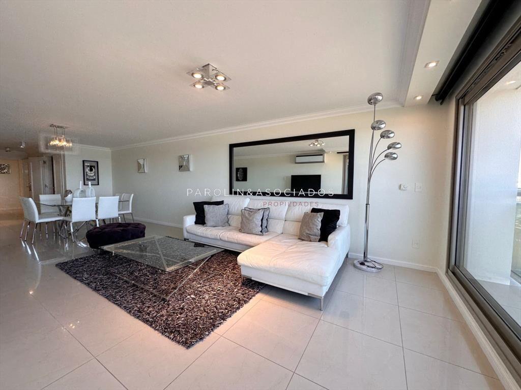 Apartamento de 3 dormitorios en Torre Imperiale,