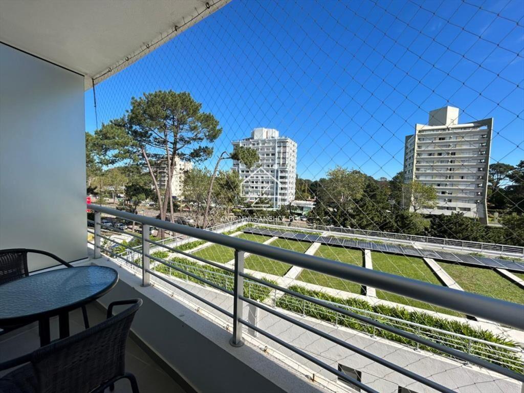 Alquiler apartamento dos dormitorios Punta del