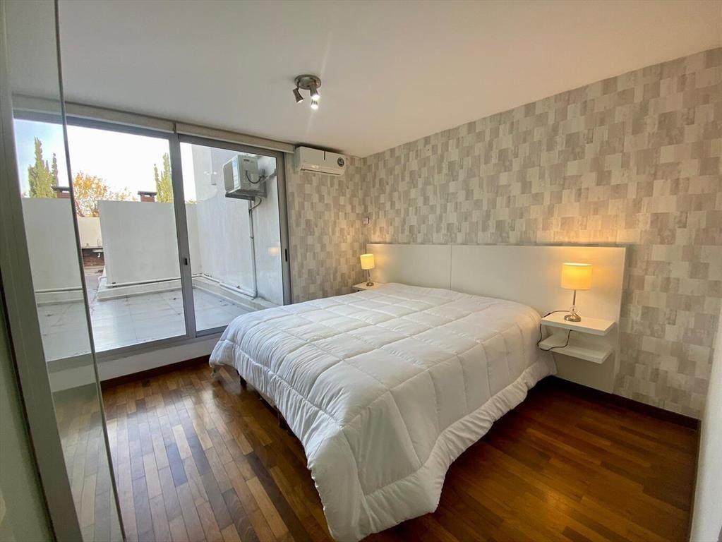Alquiler apartamento 2 dormitorios amoblado con patio en Po