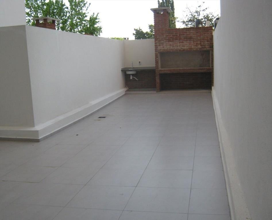 TOTALMENTE AMUEBLADO! GRAN PATIO CON PARRILLERO PROPIO!!!