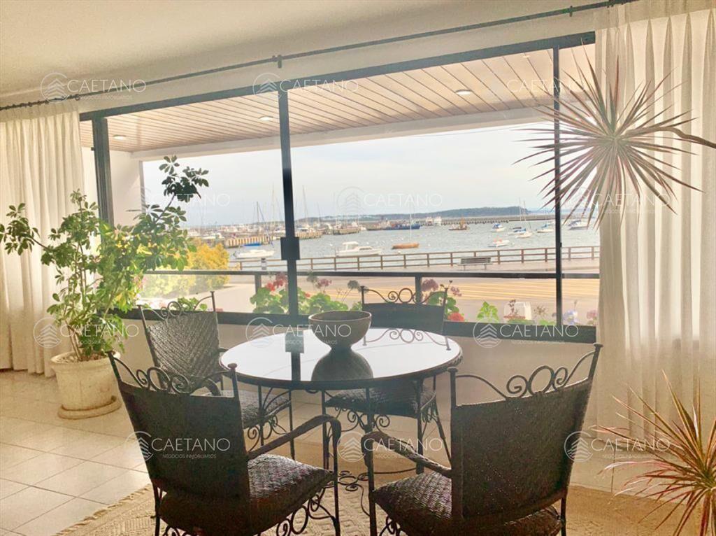 Espectacular Apartamento Frente al Puerto con vista al Mar,