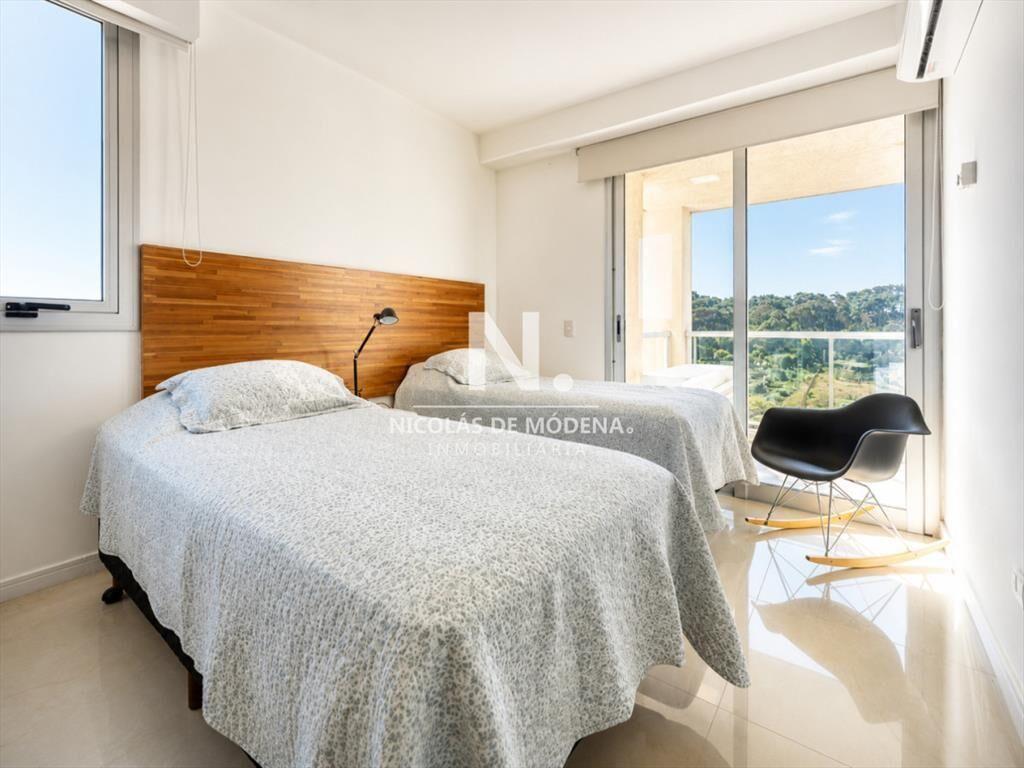 En venta apartamento de 3 dormitorios en Brava primera line
