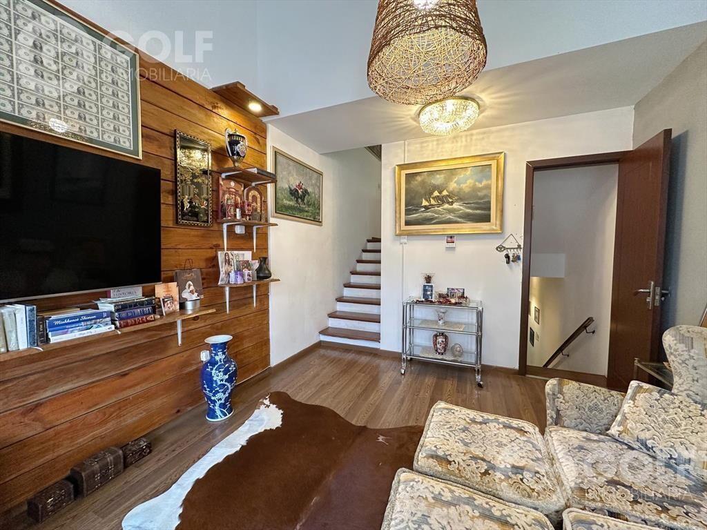 Venta de casa de dos dormitorios y cochera en Pocitos