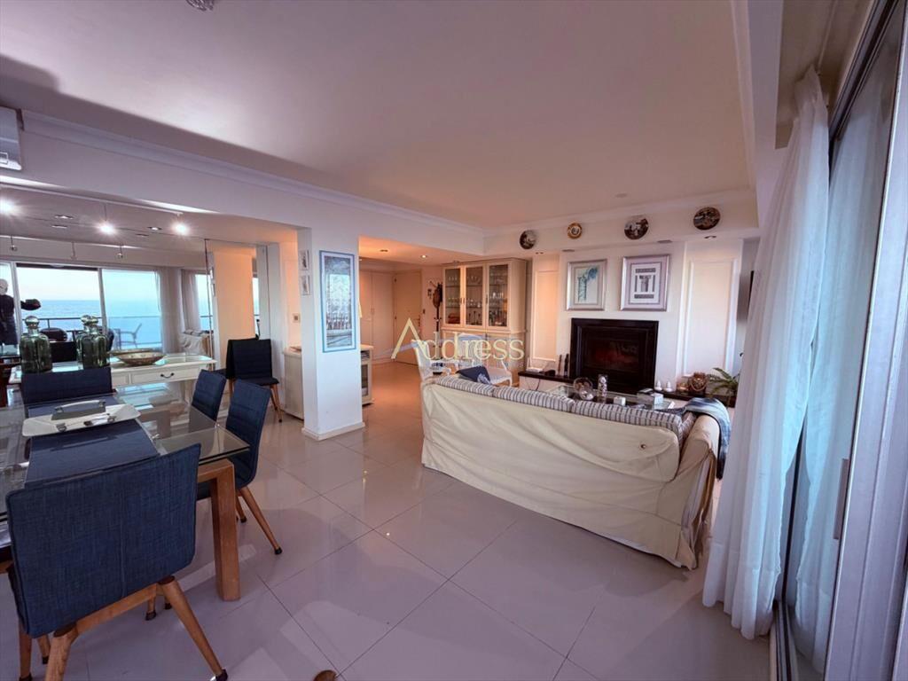 Apartamento en Peninsula, frente al mar, de 3