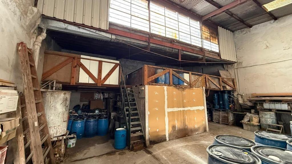 Proximo Gral Flores y Propios, deposito Oficinas, 330 m2,