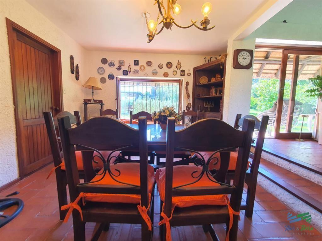 CASA CON GRAN PATIO, PISICNA, TRES DORMITORIOS