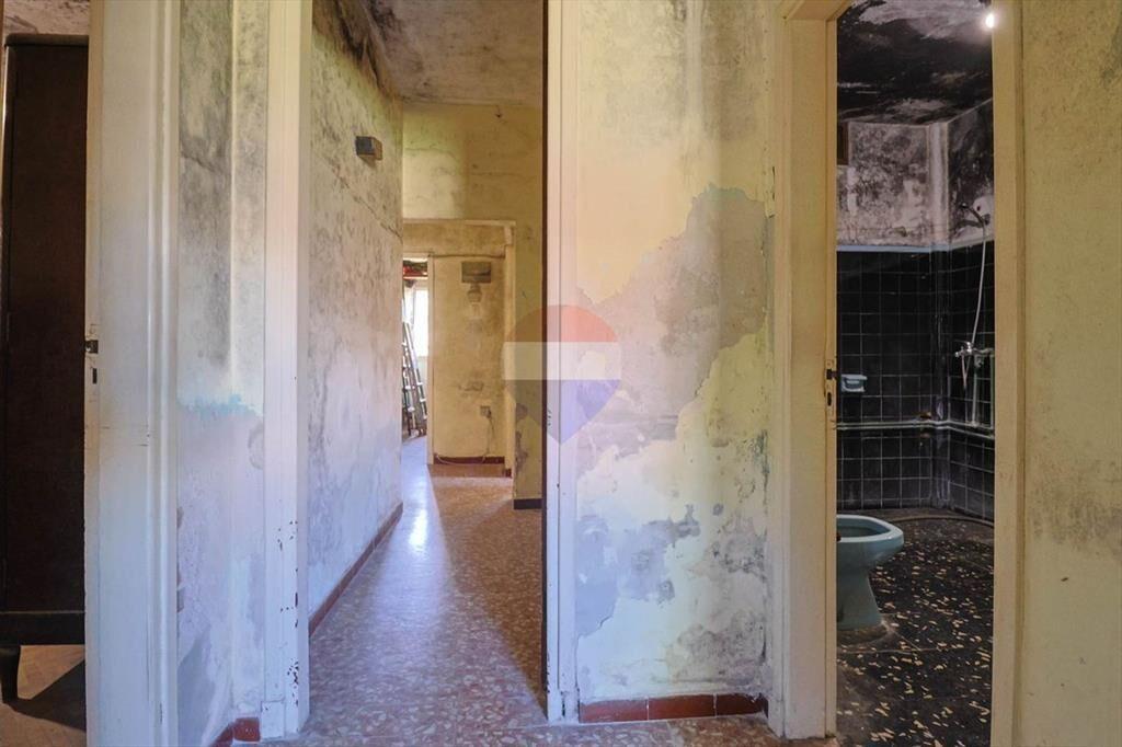 VENTA CASA 4 DORMITORIOS y GRAN TERRENO -COLÓN