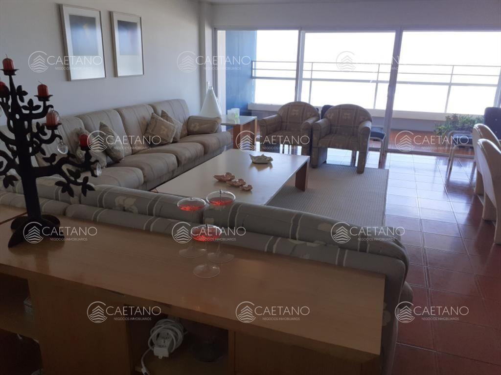 Apartamento de gran dimensiones en torre de