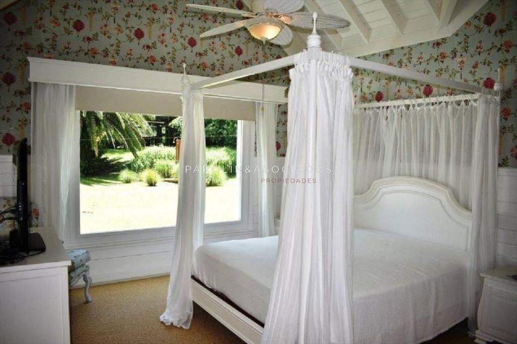 Casa en venta de 4 dormitorios en Beverly Hills,