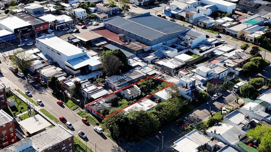 VENTA TERRENO CON CONSTRUCCIONES LAS PIEDRAS
